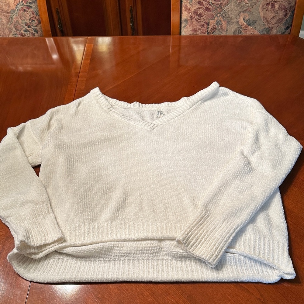 Mudd White V-Neck Lightweight Knit Sweater